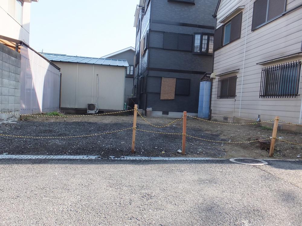 Local photos, including front road. Local (11 May 2013) Shooting