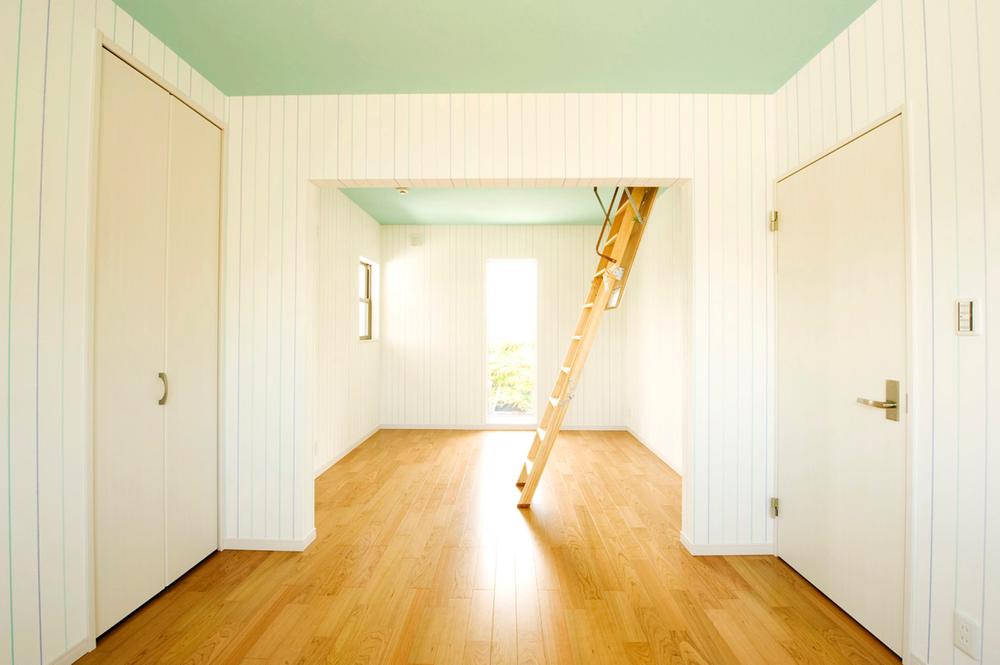 Same specifications photos (Other introspection). It is the future partition, Ya to children, It also attached attic storage, Season products Ya, Children like toys, etc., It can be stored. (Our example of construction)