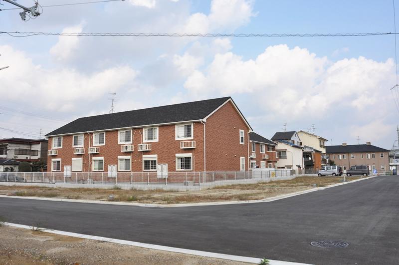 Local photos, including front road. Photographed by the local (2013 November)