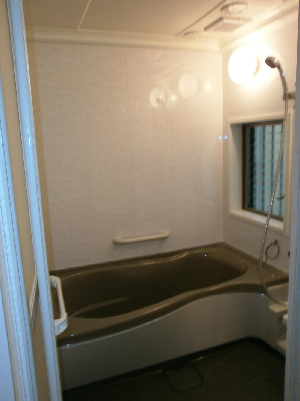 Bathroom. Spacious unit bus one tsubo type