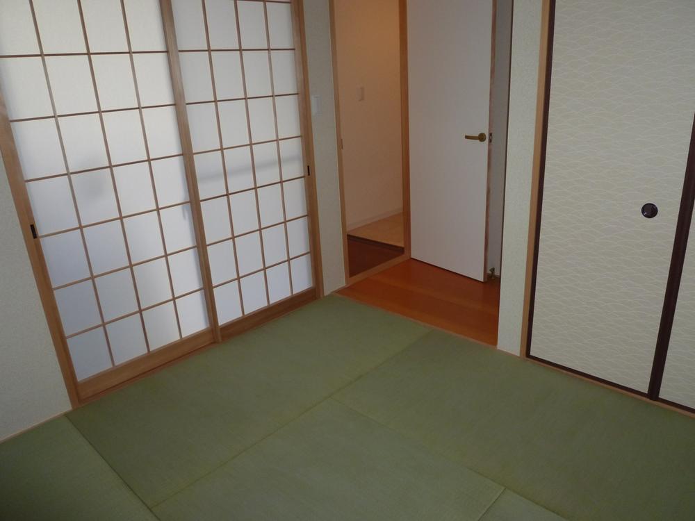 Non-living room. On the first floor Japanese-style room is okay to come is more in the direction of relatives and friends. 