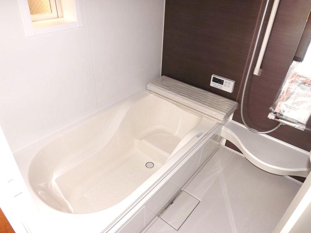 Bathroom. Local photo (bathroom) With bathroom heating dryer!