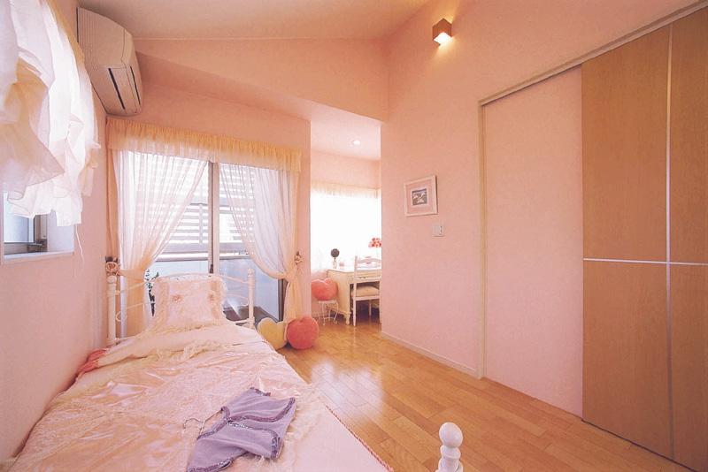 Same specifications photos (Other introspection). The image of a cute and frolic figure of girl, Nursery (our example of construction)