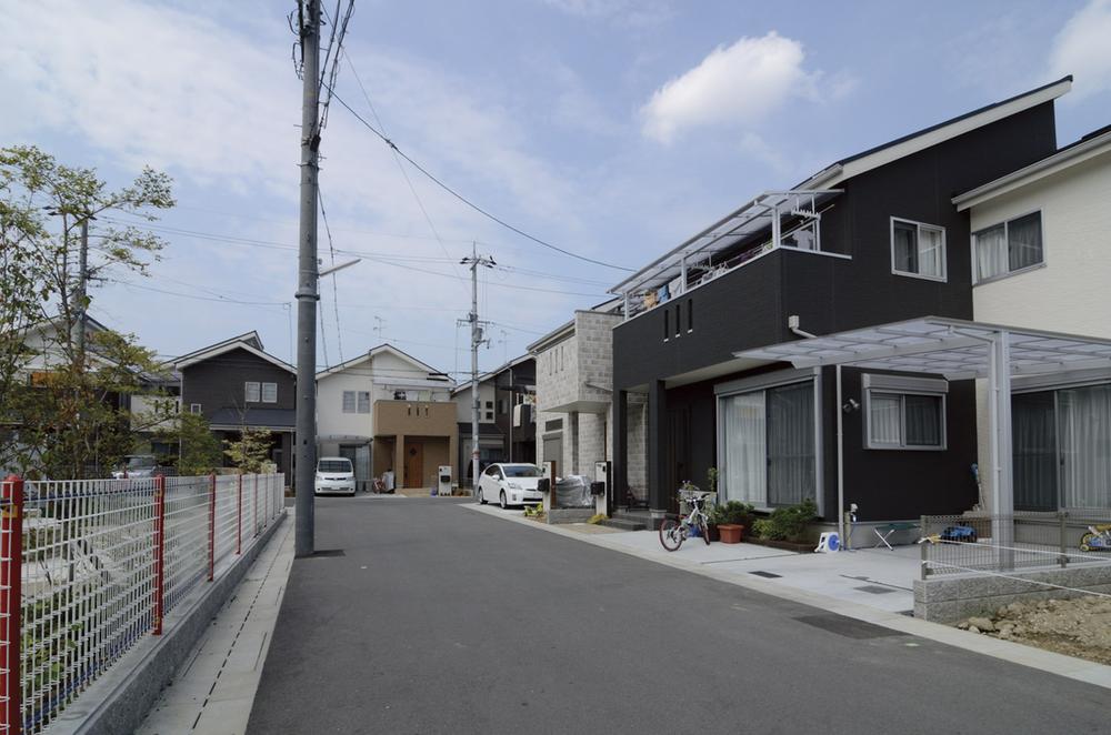 Local photos, including front road. Front road 5.7m