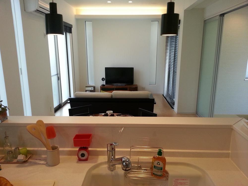 Kitchen. Straight living that can be from the kitchen continue to watch the growth of the child Local model house.