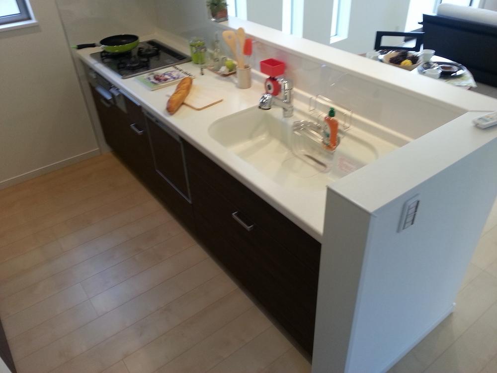 Other Equipment. Because the kitchen to use for every day. TOTO ・ Panasonic ・ You can choose from three manufacturers of LIXIL. Of course dishwasher is also standard equipment!