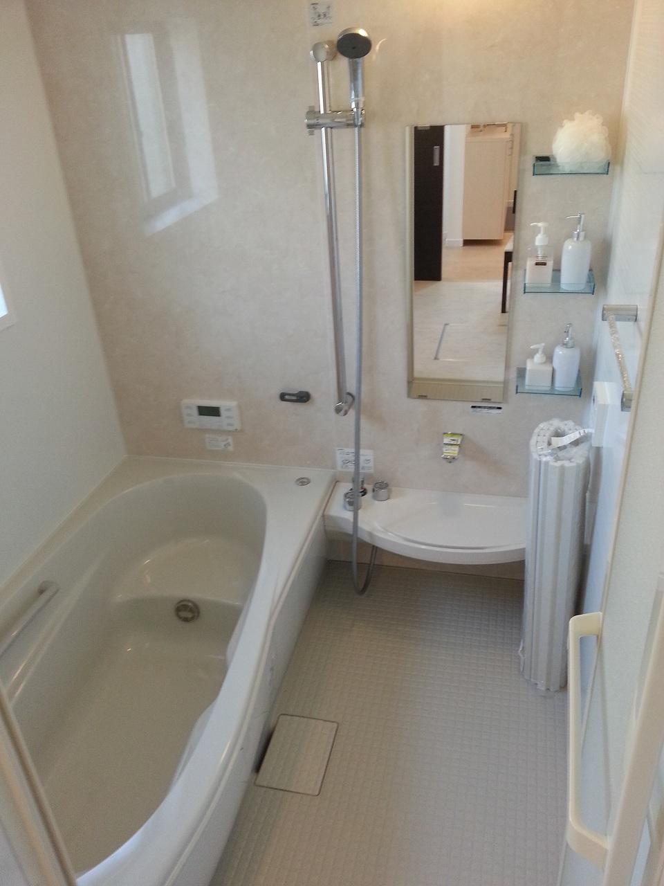 Other Equipment. Adopt one tsubo size! You can also relax stretched out leg in towards the height of 180cm. Half-length bath tub are also available. Bathroom ventilation dryer ・ Warm tub is also standard equipment TOTO ・ Panasonic ・ Please choose from LIXIL.