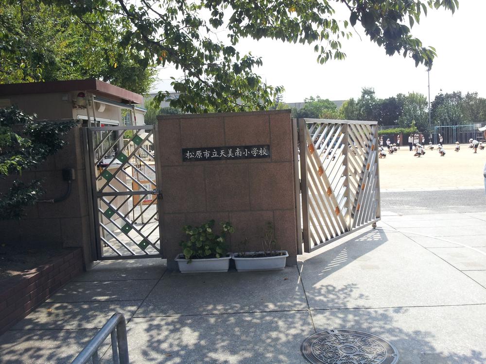 Primary school. 866m to Matsubara Municipal Amamiminami Elementary School