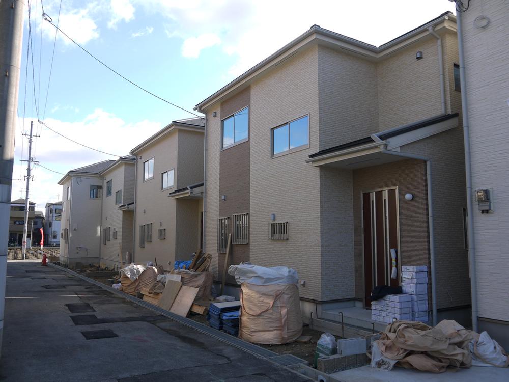 Local photos, including front road. Local (12 May 2013) Shooting