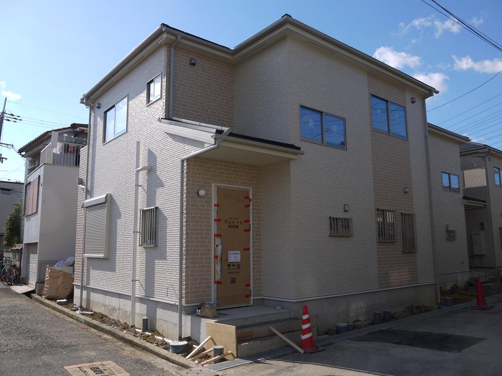 Local photos, including front road. Local (December 2013) captured the second stage No. 4 areas nearing completion!