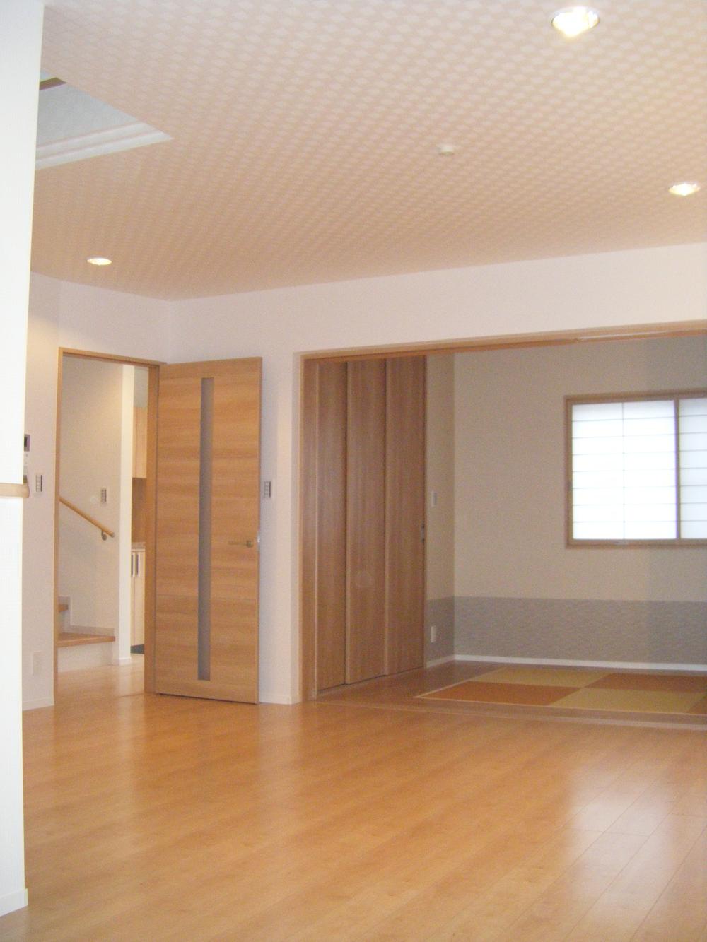 Living. Living spacious 17.3 Pledge!