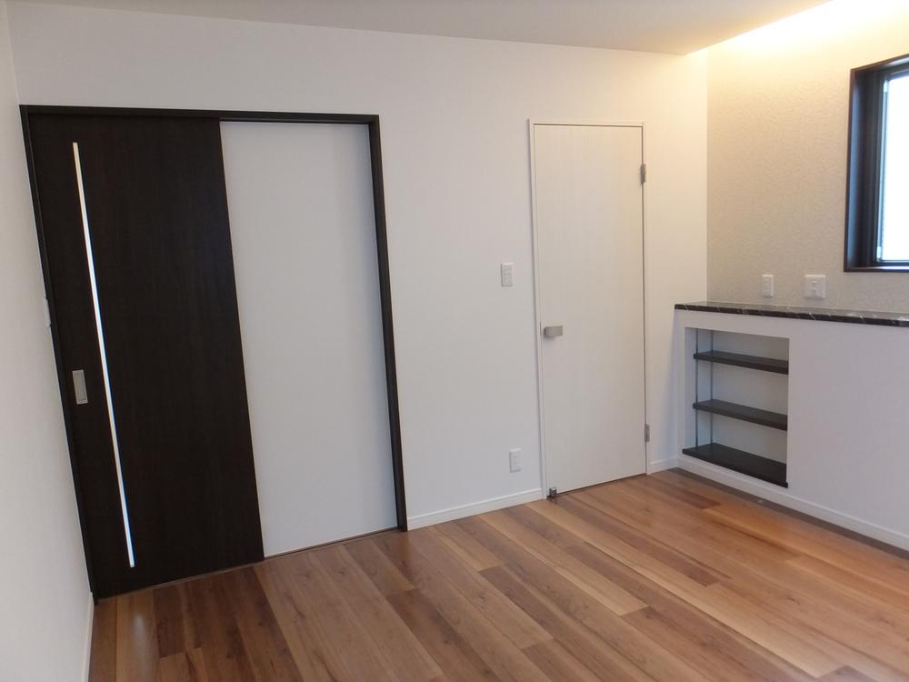 Other. Our construction cases ☆ Comfortable Western-style with plenty of storage space!