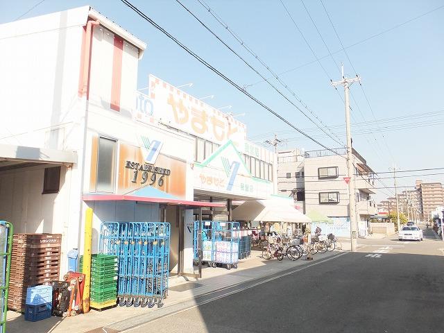 Supermarket. 90m to super Yamamoto Waredo shop