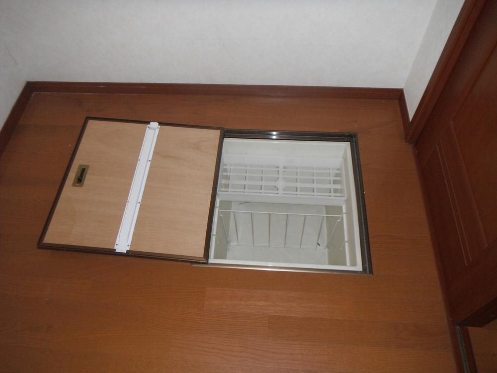 Receipt. Underfloor Storage