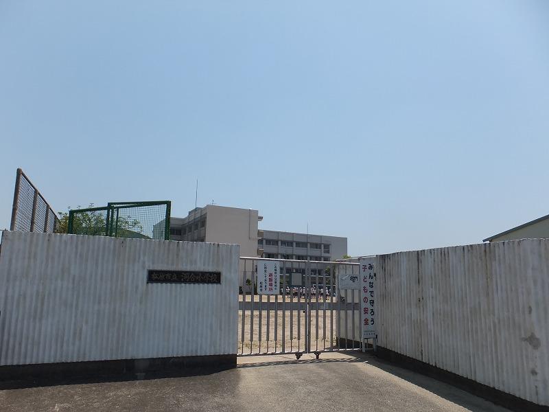 Primary school. 208m to Matsubara Municipal Kawai Elementary School