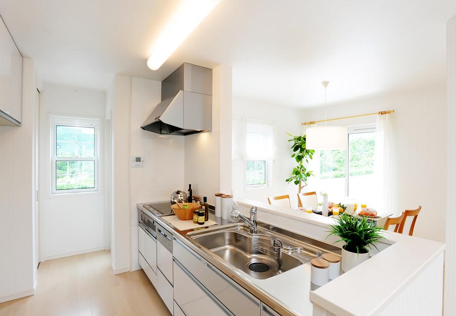 Kitchen. Because the bright and airy kitchen face-to-face, Also impetus conversation with family. (Photographed by local 71 issue areas)