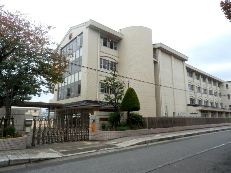 Junior high school. 1900m to Henan Municipal Junior High School