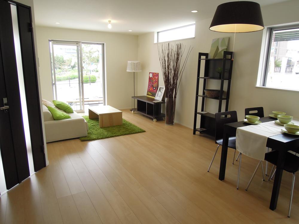 Same specifications photos (living)