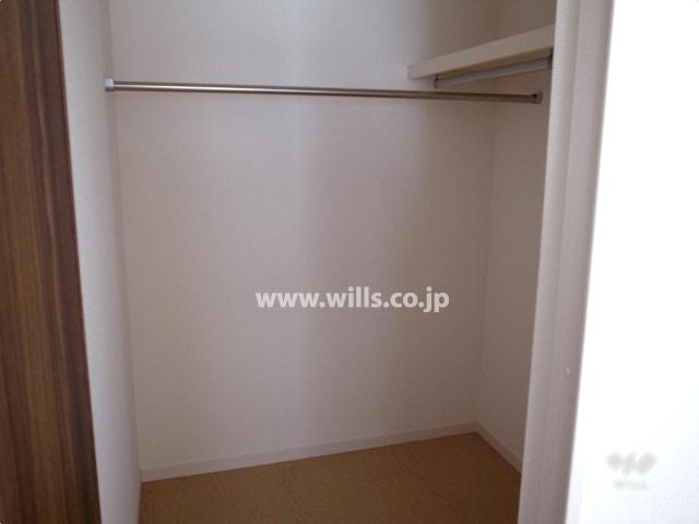 Receipt. Walk-in closet