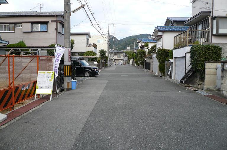 Local photos, including front road. Local (11 May 2012) shooting