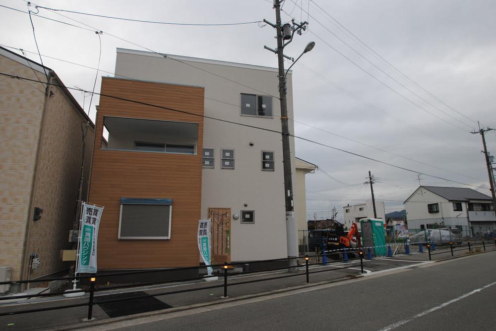 Local photos, including front road. Local (10 May 2013) Shooting