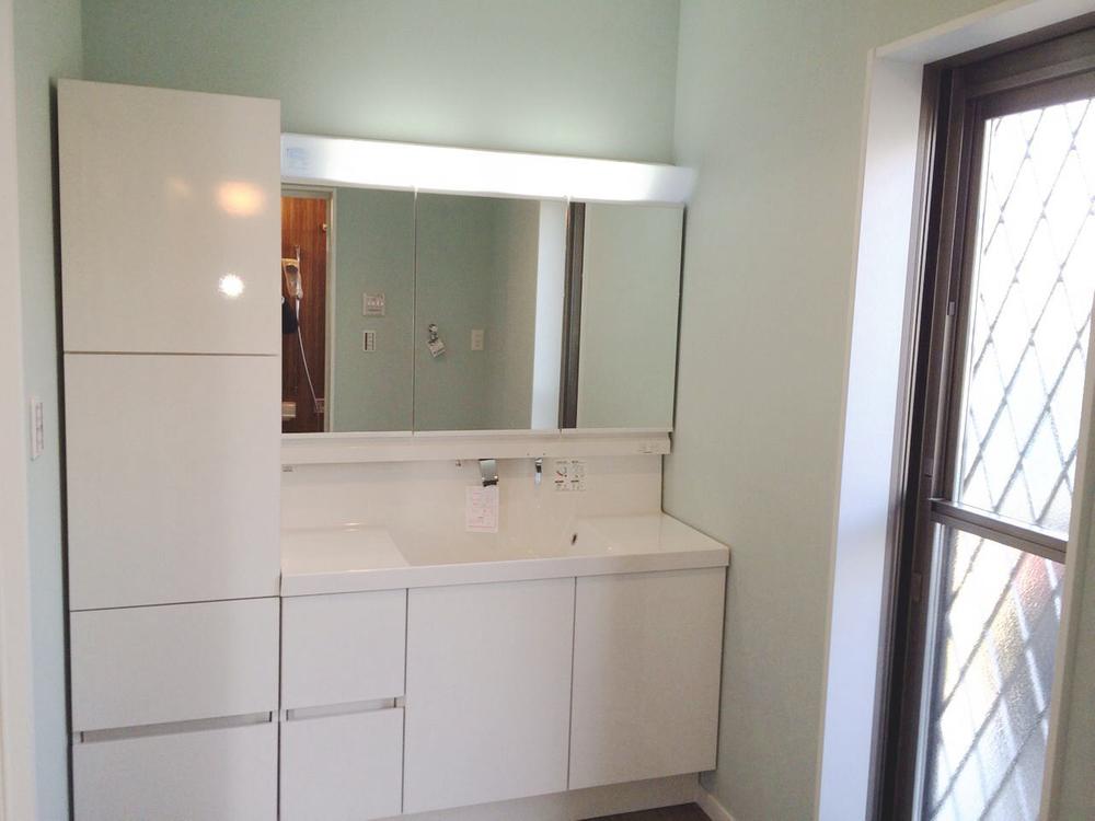 Wash basin, toilet. Indoor (11 May 2013) Shooting