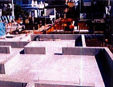 Construction ・ Construction method ・ specification. Standard adopted "rebar-filled concrete mat foundation" to the foundation. Because solid foundation to cover the basis of the whole ground, It can be transmitted to the ground by dispersing a load of the building, It is possible to improve the durability and earthquake resistance against differential settlement. Also, Since the entire floor is concrete it will also be moisture-proof measures.