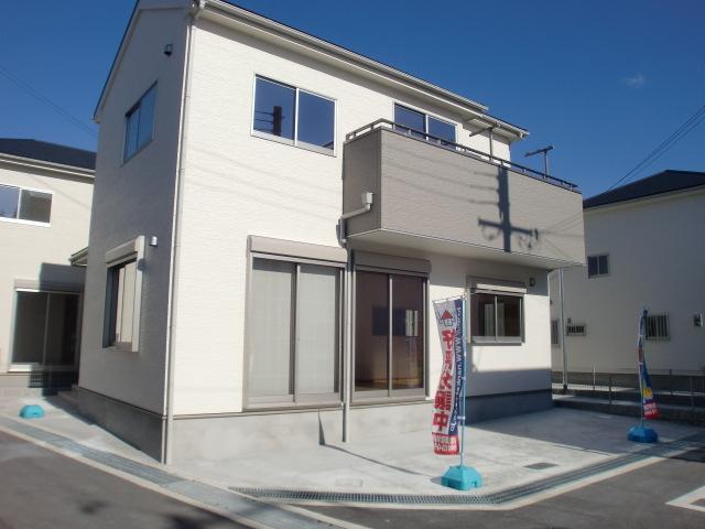 Local appearance photo. Building 2