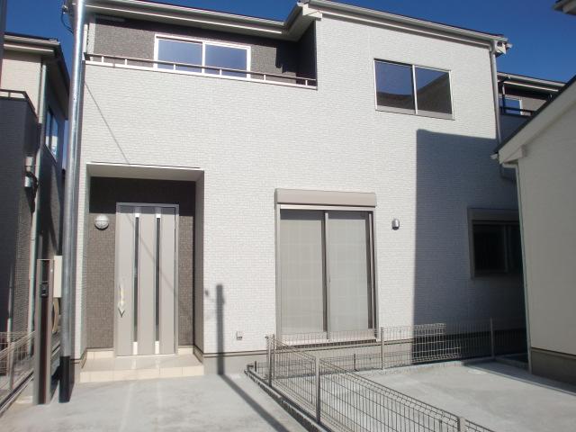 Local appearance photo. Building 3