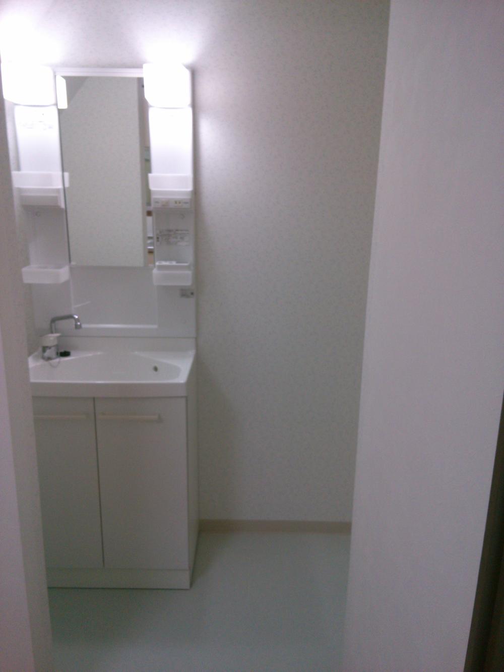 Wash basin, toilet. Indoor (February 2013) Shooting