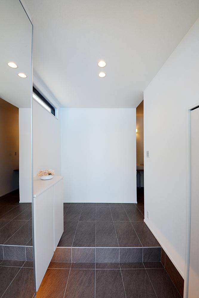 Entrance. Indoor (September 21, 2013) Shooting