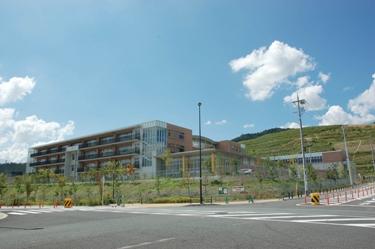 Primary school. The previous fiscal year the 230m 9 years until the Municipal Saito of the hill Gakuen (1 ~ 4th grade), Medium-term (5 ~ Seventh grade), Late (8 ・ Divided into 9th grade) and three quarters, Attentive leadership is characterized in accordance with the child's growth.