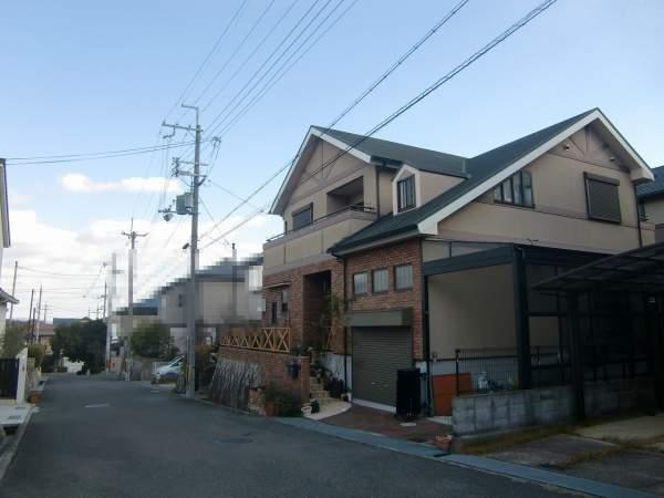 Local photos, including front road. Building about 46.5 square meters