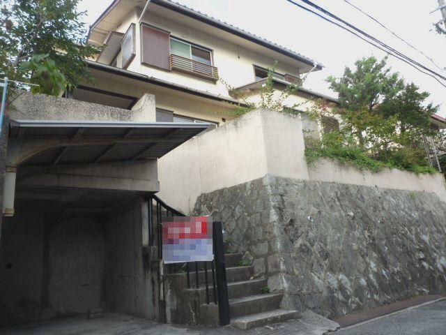 Local appearance photo. Parking is a little narrow