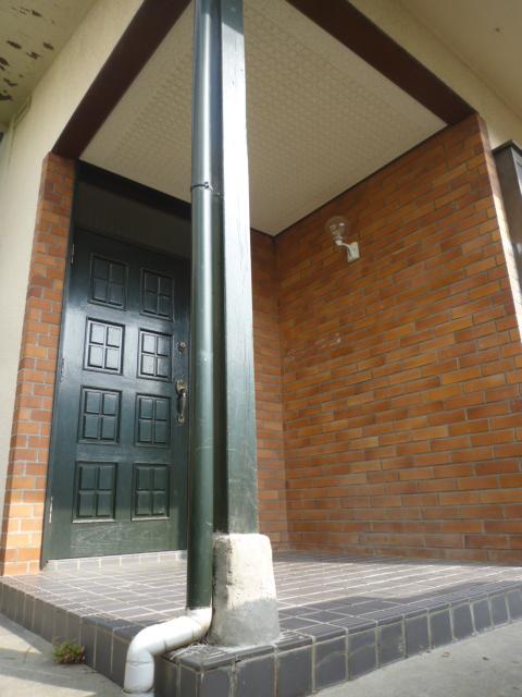 Entrance. Local (11 May 2013) Shooting