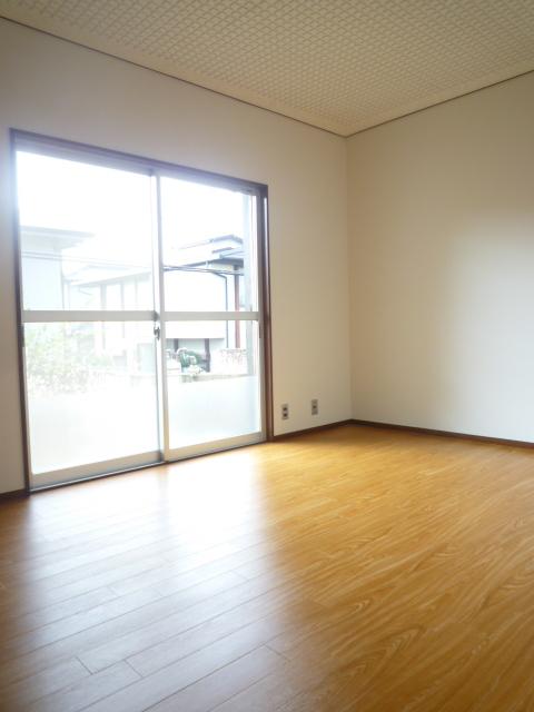 Non-living room. Local (11 May 2013) Shooting