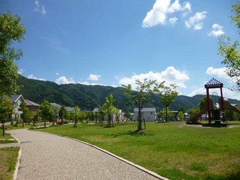 Sale already cityscape photo. Green road section along the (promenade of width 10m with a green zone) is, Not only enjoy the scenic backdrop from home, There is no fear of car traffic also for children to play, Also it has also been used as a place of community.