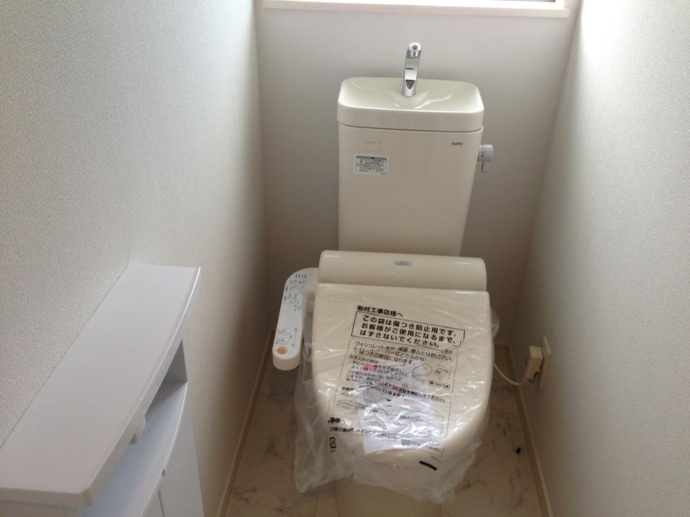 Toilet. Indoor (September 2013) Shooting