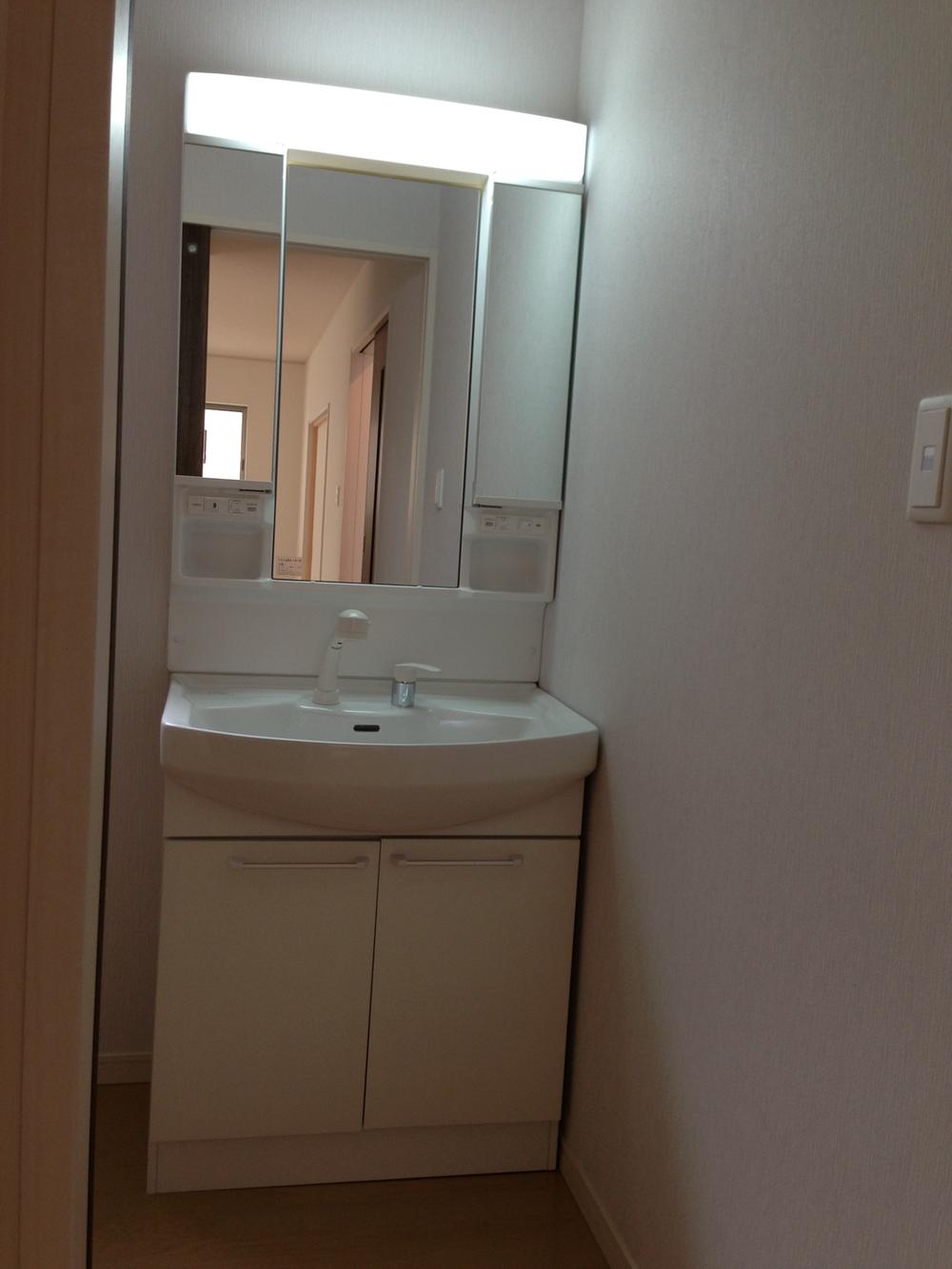 Wash basin, toilet. Indoor (September 2013) Shooting