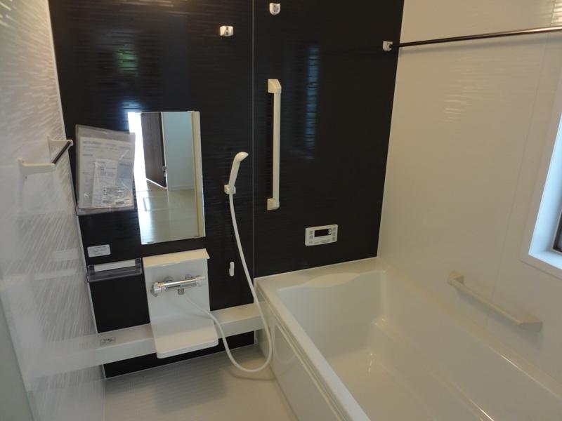Same specifications photo (bathroom)