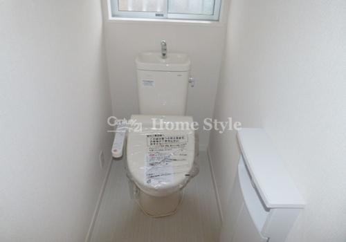 Toilet. Toilet 2 places