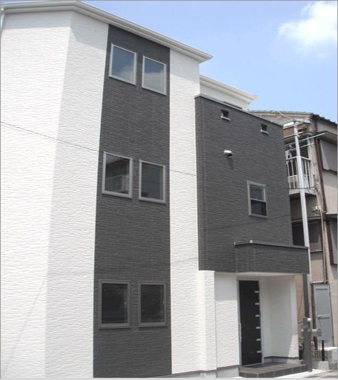 Entrance. Example of construction