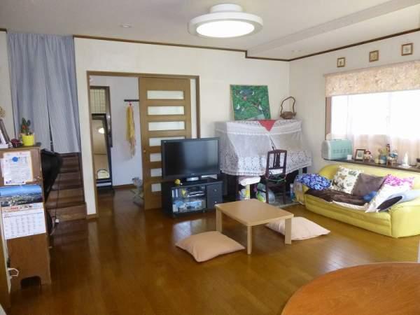 Living. LDK about 13 Pledge