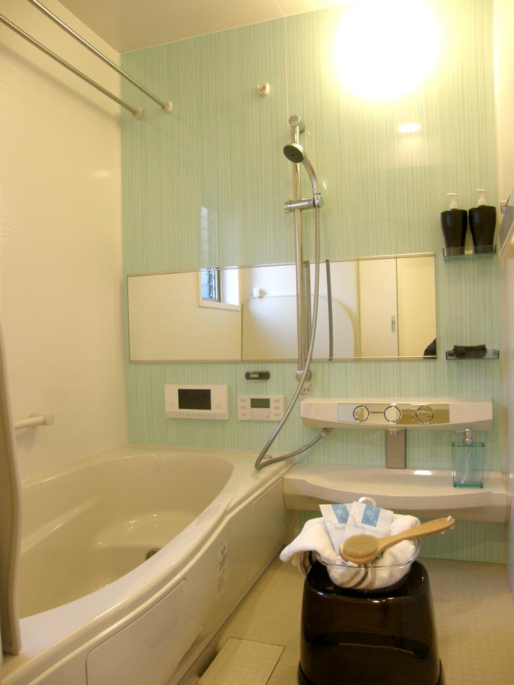 Bathroom. In bathroom, There is a bathroom ventilation dryer and bathroom TV! Fogging coat and storage function of vanity is useful!