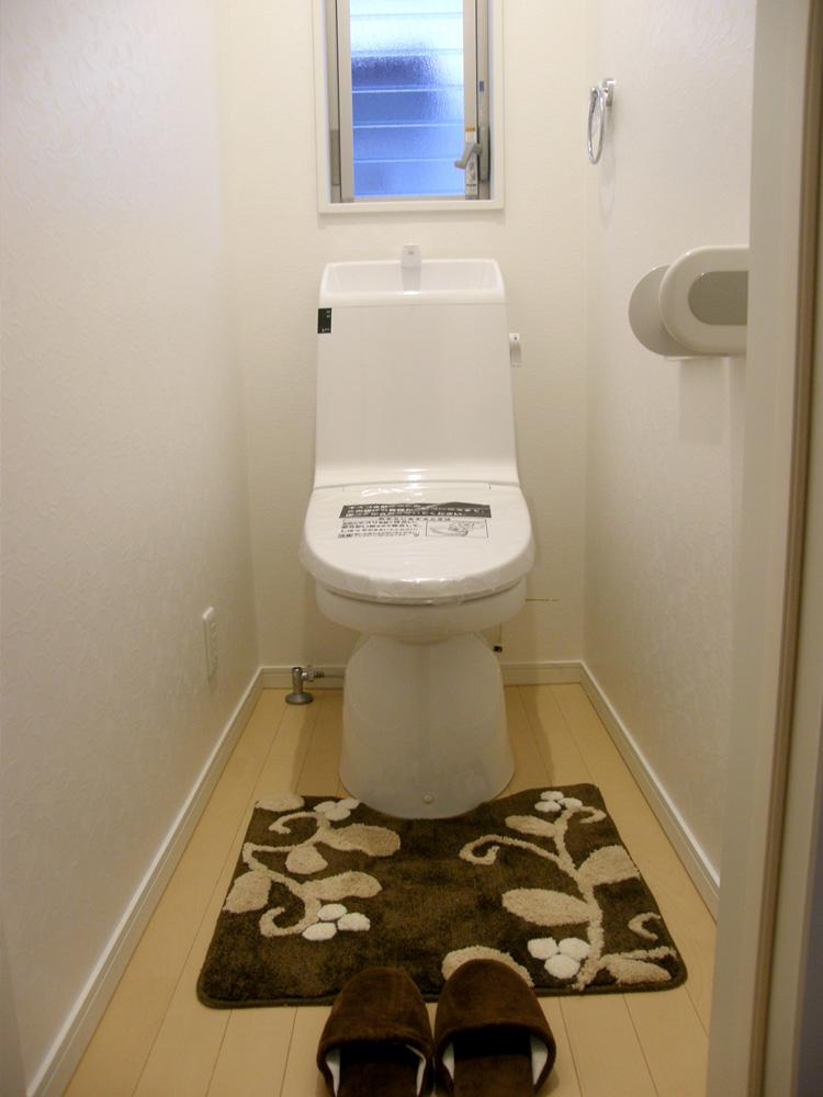 Toilet. Eco-even to the toilet. 69% of water-saving is possible! Also, Spacious and because the compact design!