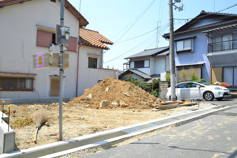 Local appearance photo. Local (May 2013) shooting very sunny