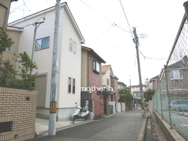 Local photos, including front road. Local (10 May 2013) Shooting