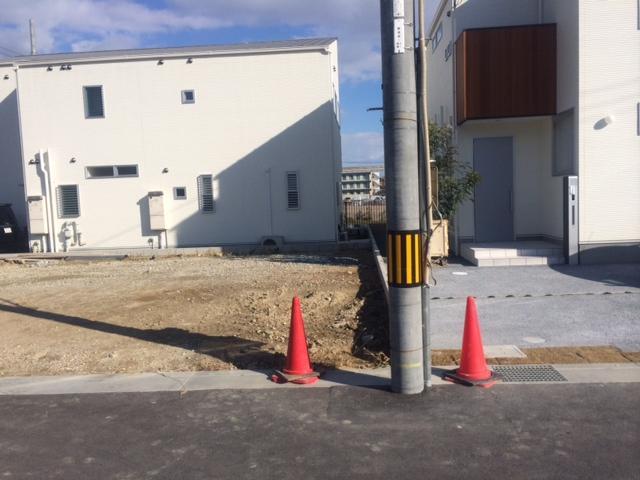 Local land photo. Spacious also between the neighbor