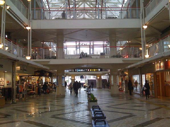 station. Senri about 15 minutes by bus to 7700m ・ 13 minutes by car