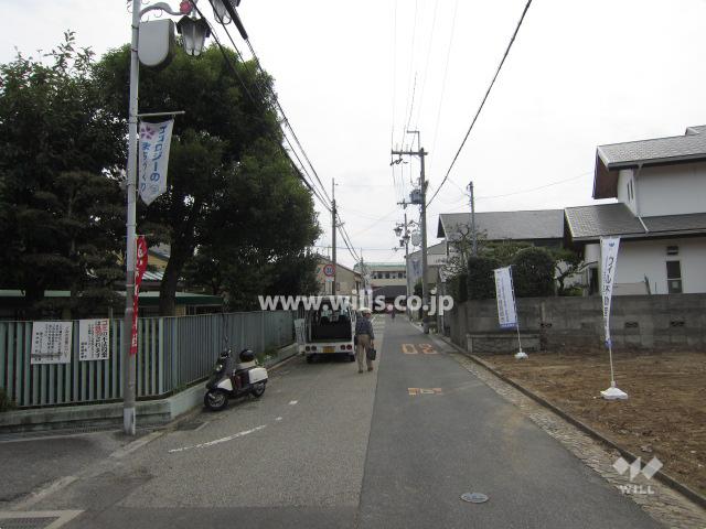 Local photos, including front road. Local (10 May 2013) Shooting